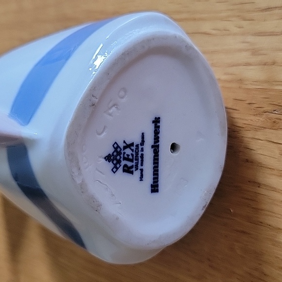 Vintage Rex Valencia Hummelwerk "Girl with Umbrella" figurine - Picture 4 of 4